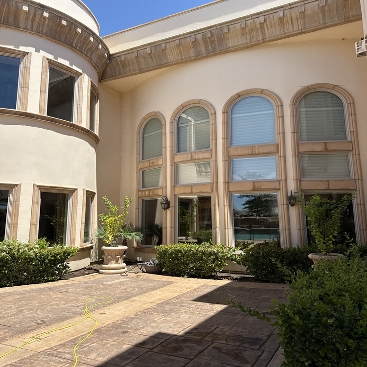 Window Cleaning in Clovis, CA Window Cleaning in Clovis, CA