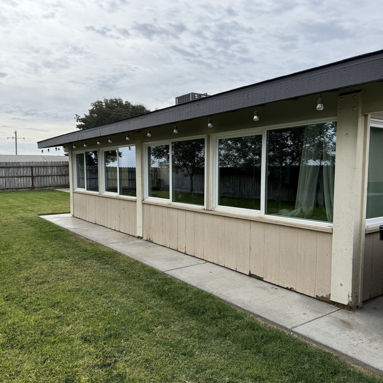 Long run of exterior windows on a Fresno home